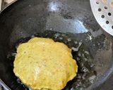 A picture of step 4 of Spinach pooris.