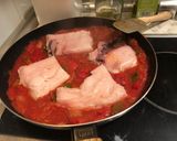 Foto del paso 3 de la receta: Bacalao con salsa de tomate