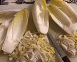 Foto del paso 1 de la receta: 208. Barquitas de endibias rellenas de manzana y nueces con salsa de roquefort (entrante ensalada)