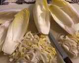 Foto del paso 1 de la receta: 208. Barquitas de endibias rellenas de manzana y nueces con salsa de roquefort (entrante ensalada)