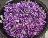 A picture of step 2 of Purple cabbage sabji.