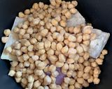A picture of step 2 of Puchero (Spanish cuisine).