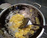 Foto langkah ke 2 dari resep Nasi Liwet Goreng Mentega.