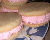 Foto del paso 3 de la receta: Merengadas caseras con crema de frutillas!!🍓🍓🍓