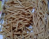 Foto langkah ke 5 dari resep 51. Stik Bawang Ekonomis, Renyah & Gurih.