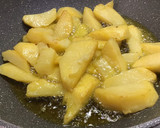 Foto del paso 1 de la receta: Salchichas de pollo con patatas borrachitas