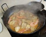 Foto del paso 9 de la receta: Pollo con gambones. Mar y montaña