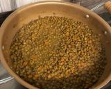 Foto del passaggio 5 della ricetta Lenticchie al curry con pane bruschettato al salmone 🍛