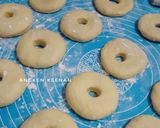 Foto langkah ke 6 dari resep Donat Tanpa Ulen ala Lily Chan.