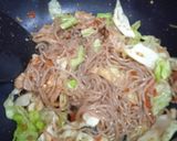 รูปขั้นตอนการทำที่ 3 ของ ผัดเส้นบุกสาหร่าย,หมูสไลด์,กะหล่ำปลี - คีโต