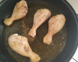 Foto del paso 1 de la receta: Muslos de pollo en salsa