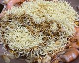 Foto langkah ke 4 dari resep Mie Goreng Udang.