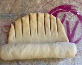 A picture of step 5 of Cream buns.