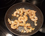 Foto del paso 3 de la receta: Gulas con langostinos