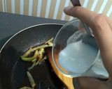 Foto langkah ke 4 dari resep Telur ceplok saus lada hitam.