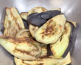 A picture of step 2 of Melanzane alla Parmagiana (Aubergine Parmigiana).
