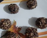 A picture of step 6 of Granola truffles.