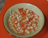 Foto del paso 2 de la receta: Ceviche de surimi con quinoa