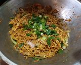 Foto langkah ke 4 dari resep 318. Mie Tek Tek Udang.