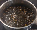 Foto del paso 3 de la receta: Cocina de subsistencia: Garbanzos con Chipirones en su tinta