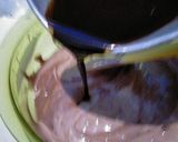 Foto langkah ke 5 dari resep Black Forrest Panggang DCC Base birthday cake.