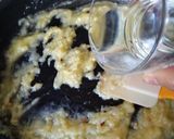 Foto del paso 3 de la receta: Rosada en salsa blanca con almejas