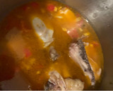 Foto del paso 2 de la receta: Contramuslos de pollo con salsa de patata y zanahoria