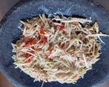 Foto langkah ke 2 dari resep Sambal Mangga Pedas Segar.