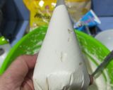 Foto langkah ke 5 dari resep 1075. Bolu Kukus Mekar Semangka dengan Santan.