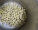 A picture of step 1 of Chana masala.