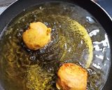 A picture of step 5 of Vada pav.