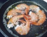 รูปขั้นตอนการทำที่ 1 ของ กุ้งลิสบัว(กุ้งอบไวน์ขาวแบบโปรตุเกส)葡京白酒焖虾