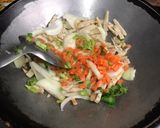 รูปขั้นตอนการทำที่ 3 ของ ข้าวผัดหมูยอใส่ไข่