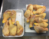 Foto del paso 2 de la receta: Muslitos de pollo rustidos