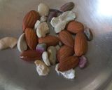 A picture of step 1 of Saffron and dry fruits Milk.