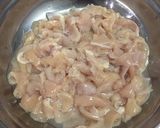รูปขั้นตอนการทำที่ 1 ของ “อกไก่ผัดพริกอ่อน”