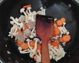 Foto langkah ke 5 dari resep Tumis Sayur Jamur.