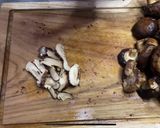 Foto langkah ke 2 dari resep Tumis Jamur Shitake.