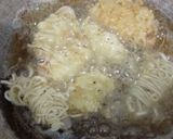 Foto langkah ke 4 dari resep Mi Gulung Sosis.