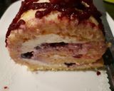 Une image de l'étape 4 de Biscuit roulé aux fruits rouges.