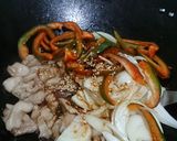 Foto langkah ke 3 dari resep Tumis Ayam Paprika (Saus Yakiniku).