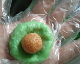 Foto langkah ke 5 dari resep Mochi Teflon Isi Kacang.