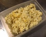 Une image de l'étape 5 de Salade de riz épicé aux tomates, laitue rouge et feta sauce melfor.
