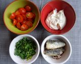 A picture of step 1 of Sardine & Tomato Spaghetti.
