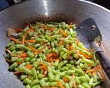 Foto langkah ke 4 dari resep Oseng Buncis Wortel.