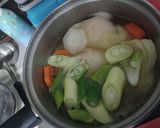 รูปขั้นตอนการทำที่ 2 ของ ซุปไก่ใส่ต้นหอมญี่ปุ่น เมนูเด็ก