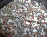 Foto del paso 2 de la receta Calamares rellenos de jamón, gambas y champiñones