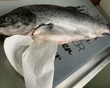 Une image de l'étape 1 de Saumon sauvage en papillote à l ail mariné et herbes aromatiques.