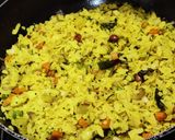A picture of step 4 of Mixed vegetables chiwda upma.