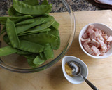 Foto del paso 2 de la receta: Tirabeques y alcachofas con bacon ahumado y ajo
